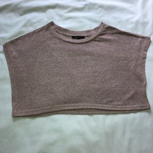 Comfy crop tee. Is in good condition. Size medium